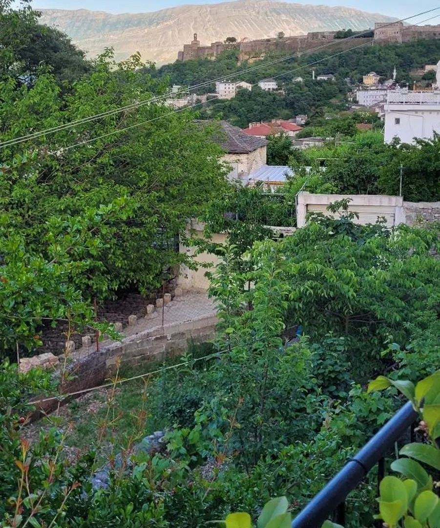 Gjirokastër Guesthouse Recka דירה