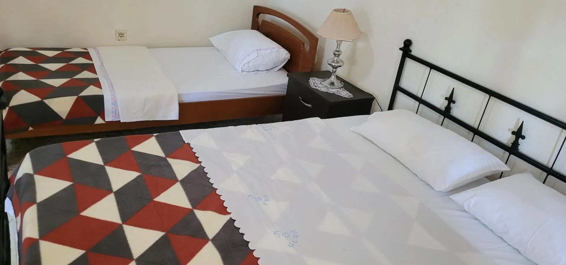 Gjirokastër Guesthouse Recka דירה