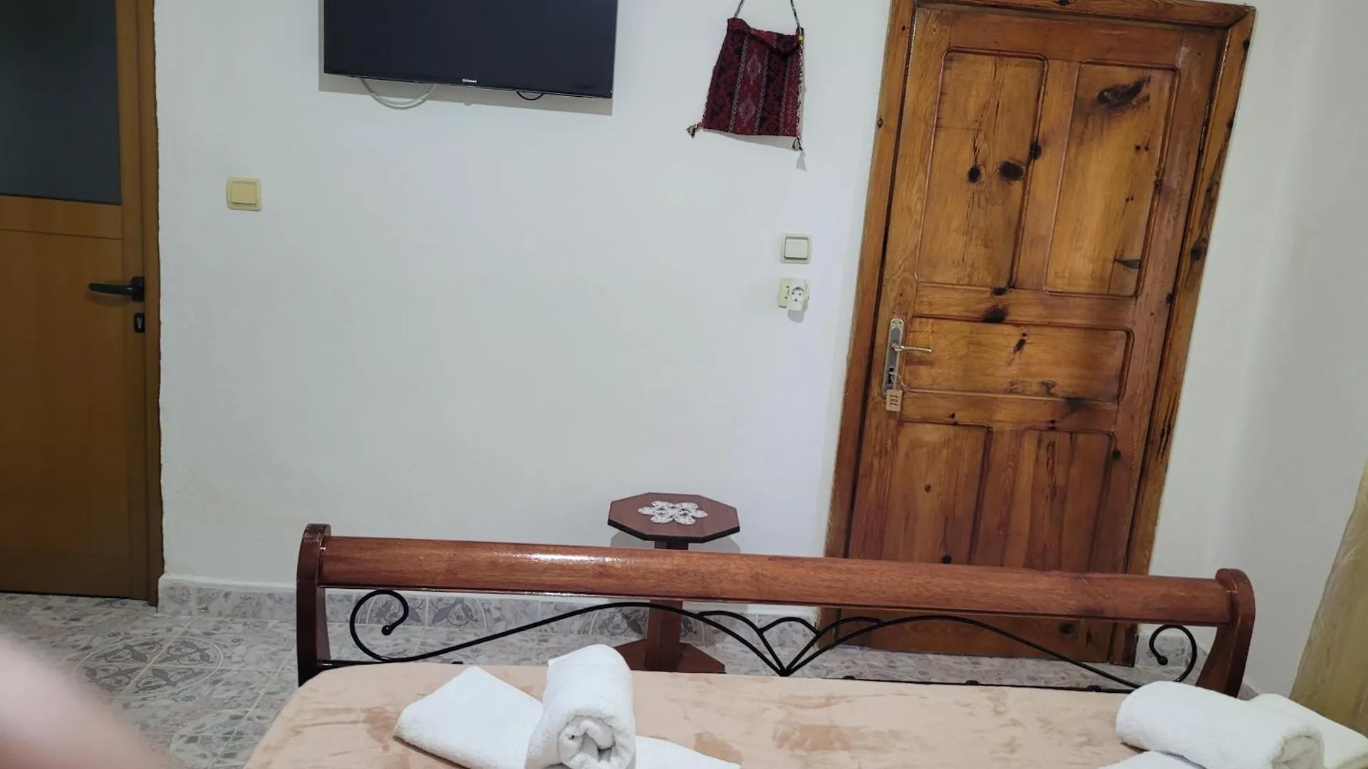 Gjirokastër Guesthouse Recka דירה